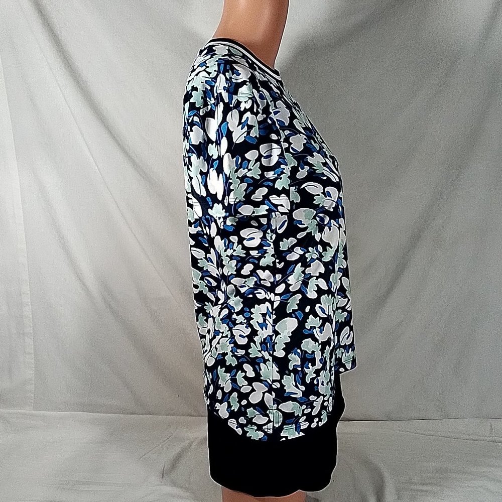 Women's Lady Hagen Off To The Races SS Crew Ditsy Buds Navy-Sz S-New with Tags - Picture 2 of 4